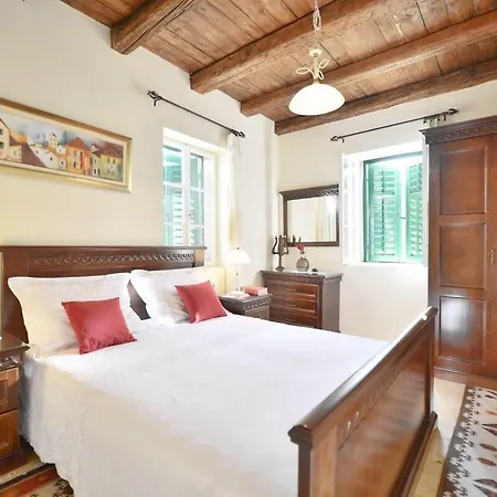 Villa Omis