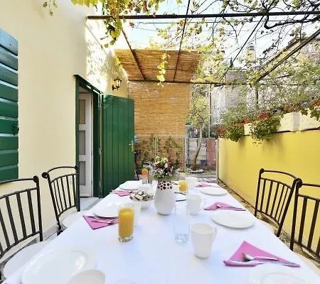 Дом отдыха Villa Omis *