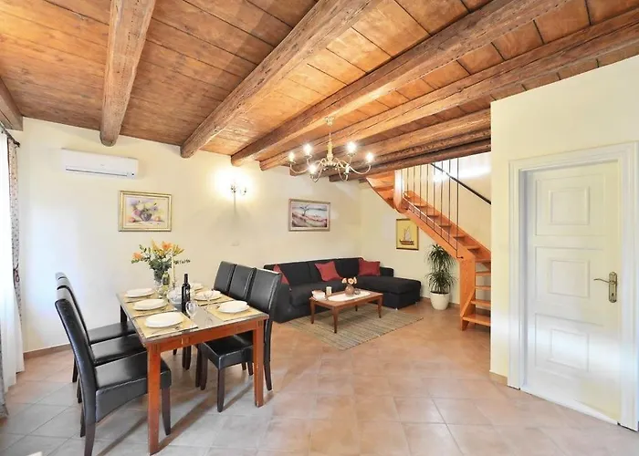 بيت للعطل Villa Omis *