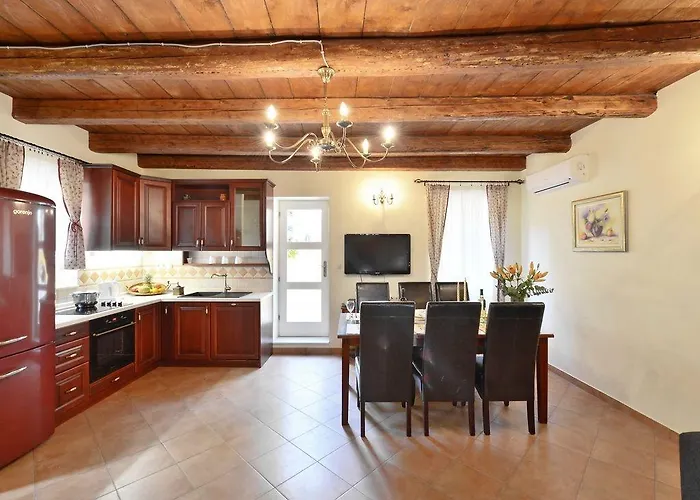 Villa Omis 오미스